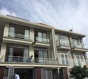 Thi công lắp đặt lan can kính đẹp
