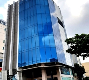 Thi công mặt dựng nhôm kính.