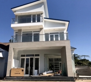 Thiết kế thi công lan can kính