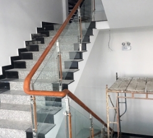 Tư vấn lắp đặt cầu thang kính