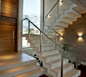 Cầu thang kính cường lực 02