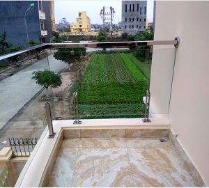 Lan can kính cường lực 02