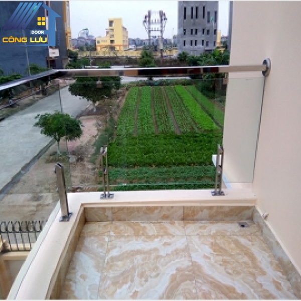 Lan can kính cường lực 02